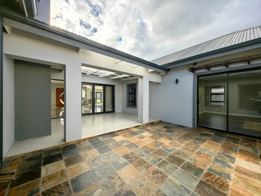 4 Bedroom Property for Sale in Blue Mountain Village Western Cape
